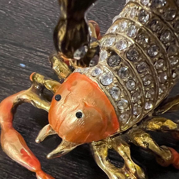 Tchotchke Elegant Gold and Orange Scorpion Figurine - Picture 4 of 4